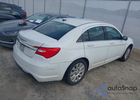 2014 Chrysler 200 Lx z USA, uszkodzony, nr VIN 1C3CCBAB0EN142279